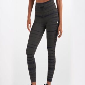 Vuori daily legging striped legging in green and black stripe. Size xS